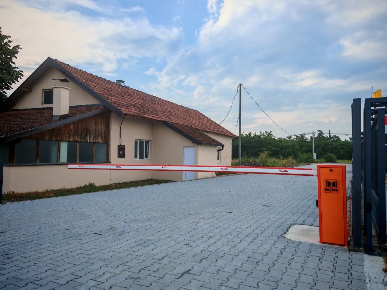 Beninca LADY.5 rampa ugrađena na ulazu porodičnog dvorišta